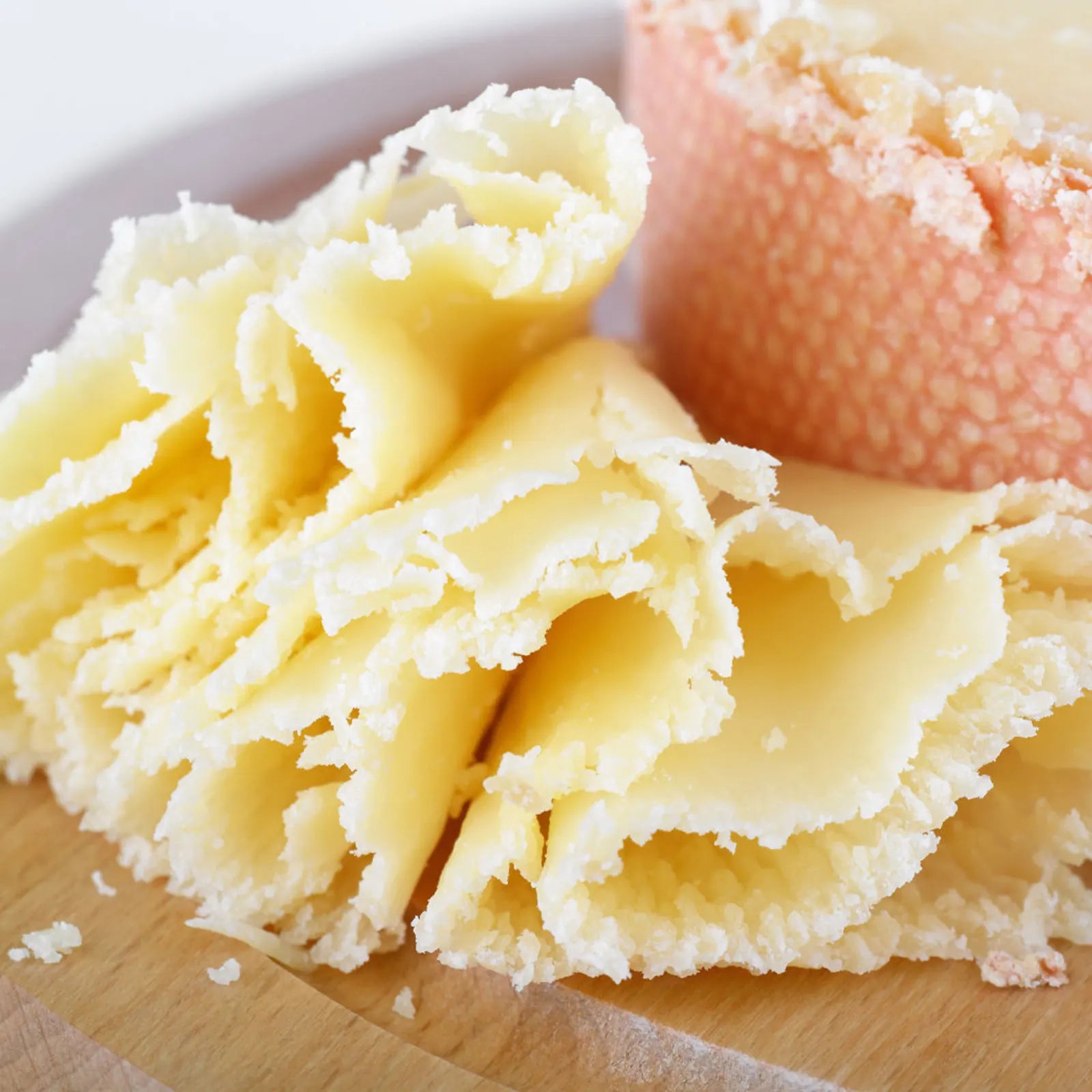 Elevate Your Dishes with Our Premium Stainless Steel Cheese Curler Cutter – Perfect for Cheese and Chocolate Shavings!
